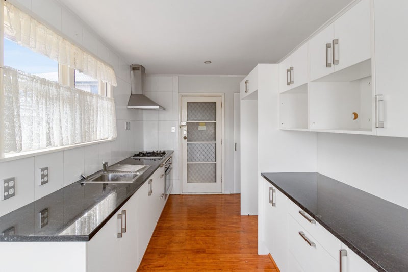 32 McAnnalley Street, Manurewa East, Auckland - Carousel 2