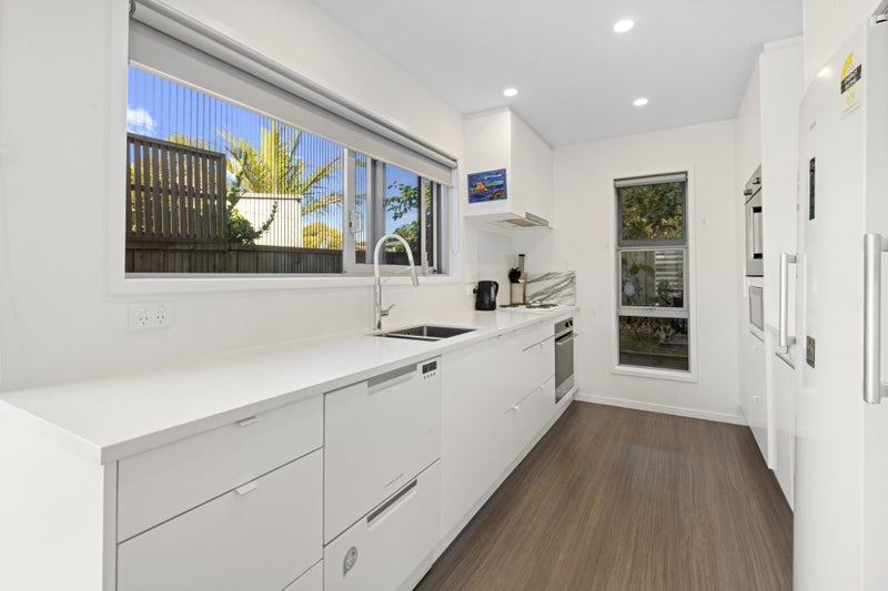 6A Sullivan Avenue, Mangere Bridge, Auckland - Carousel 2