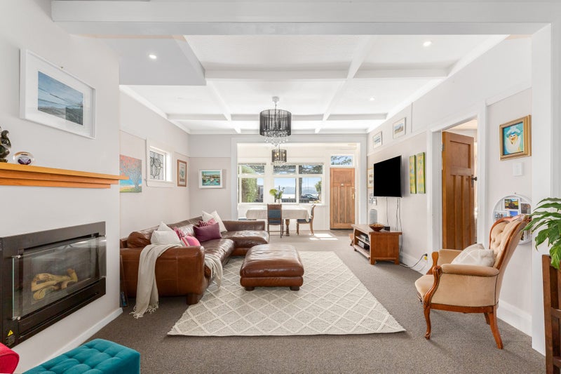 75 Marine Parade, Eastbourne, Lower Hutt - Carousel 1