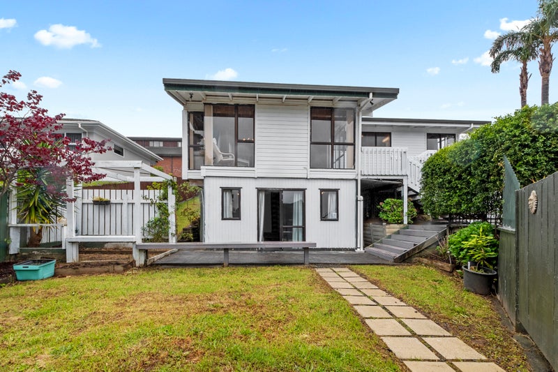 11 Ilex Place, Totara Heights, Auckland - Carousel 1