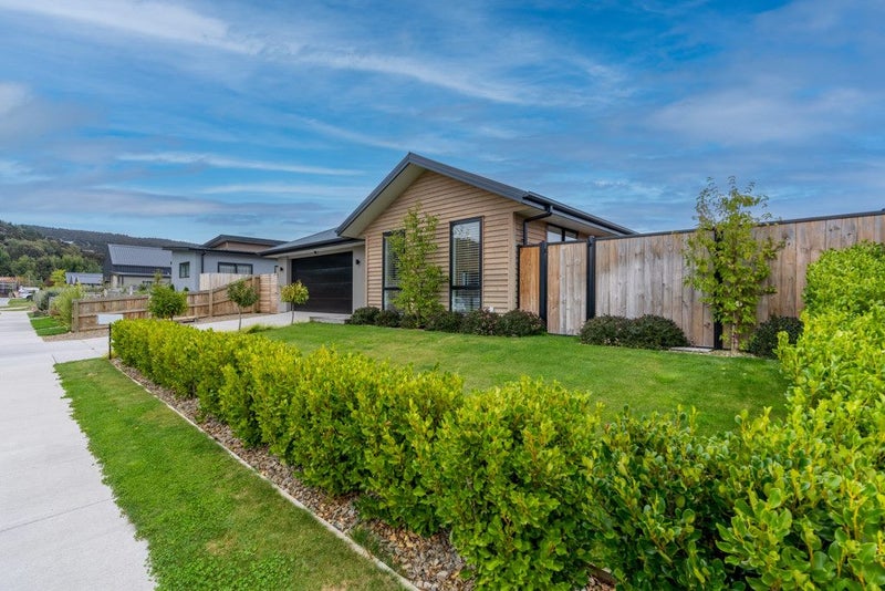 25 Pounamu Avenue, Wanaka, Queenstown - Carousel 1