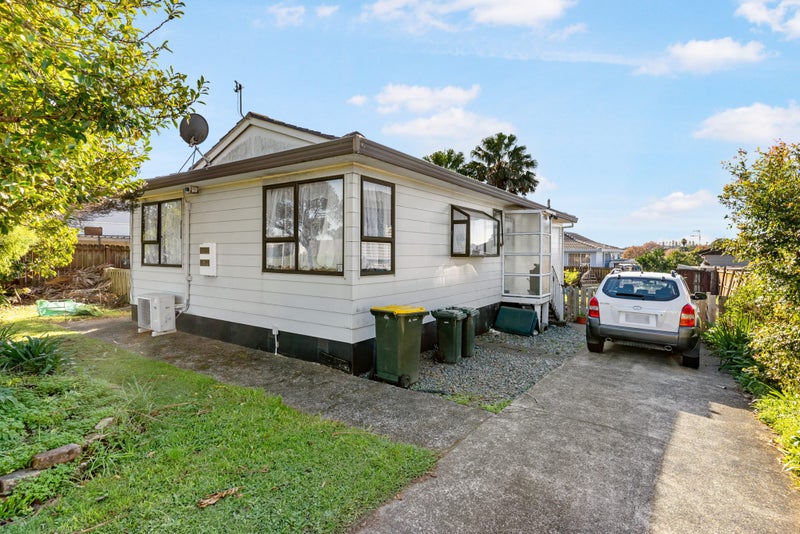91 Etherton Drive, Weymouth, Auckland - Carousel 1