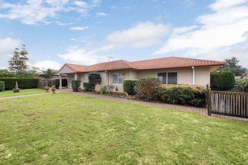 126 Collins Road, Melville, Hamilton - Carousel 2