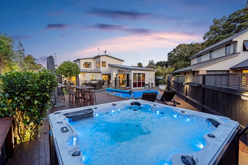 9 Nita Place, The Gardens, Auckland - Carousel 1