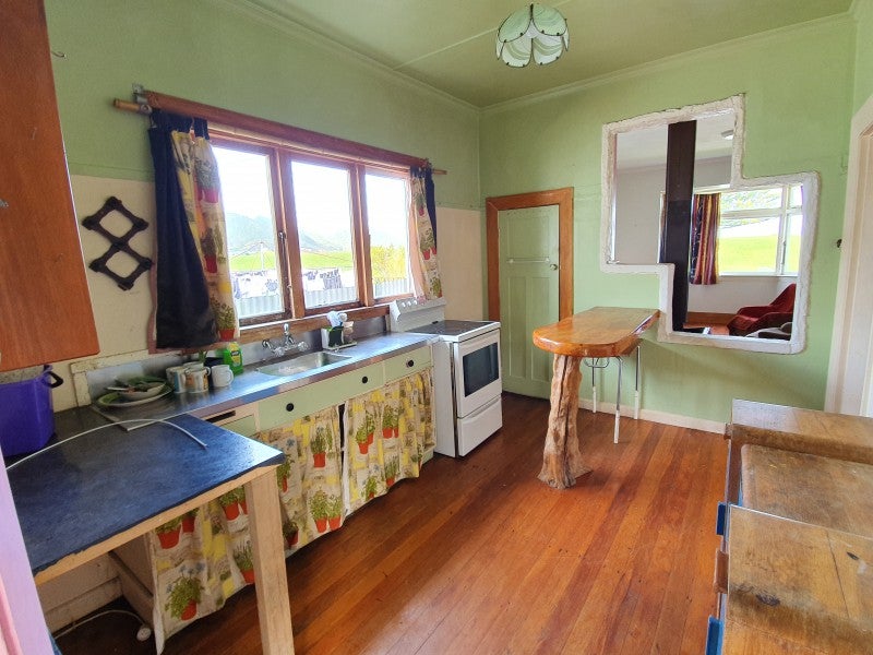 69 Nelson Quay, Cobden, Greymouth - Carousel 2