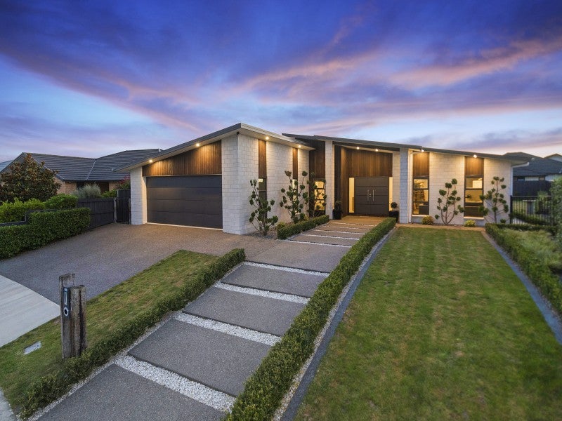 7 Michael Terrence Place, Flagstaff, Hamilton - Carousel 1