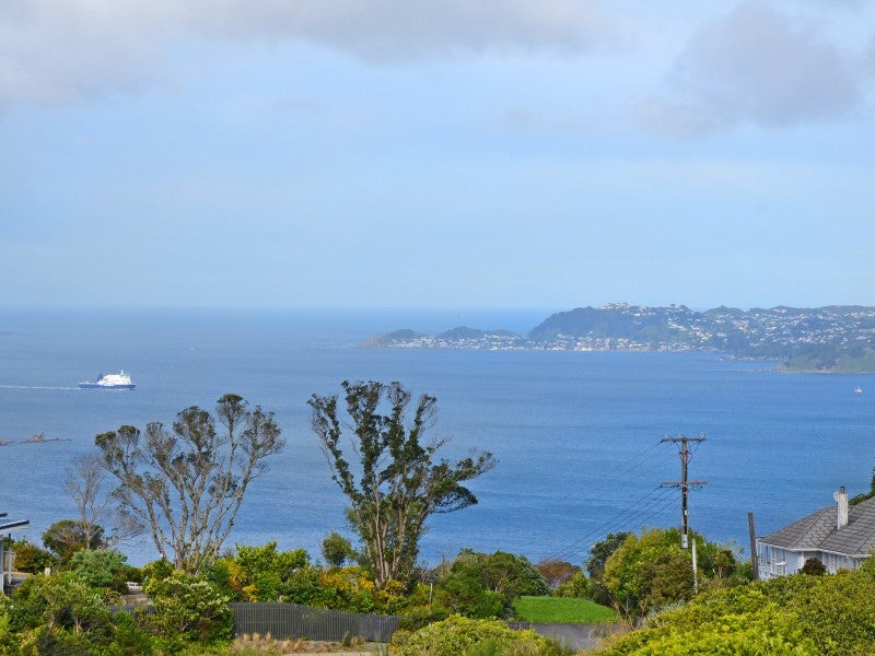 1/131 Maungaraki Road, Korokoro, Lower Hutt - Carousel 1