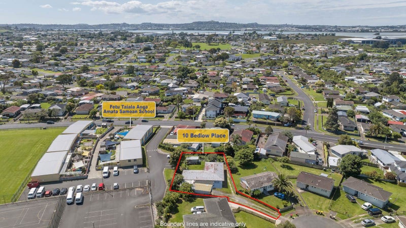 10 Bedlow Place, Mangere East, Auckland - Carousel 1