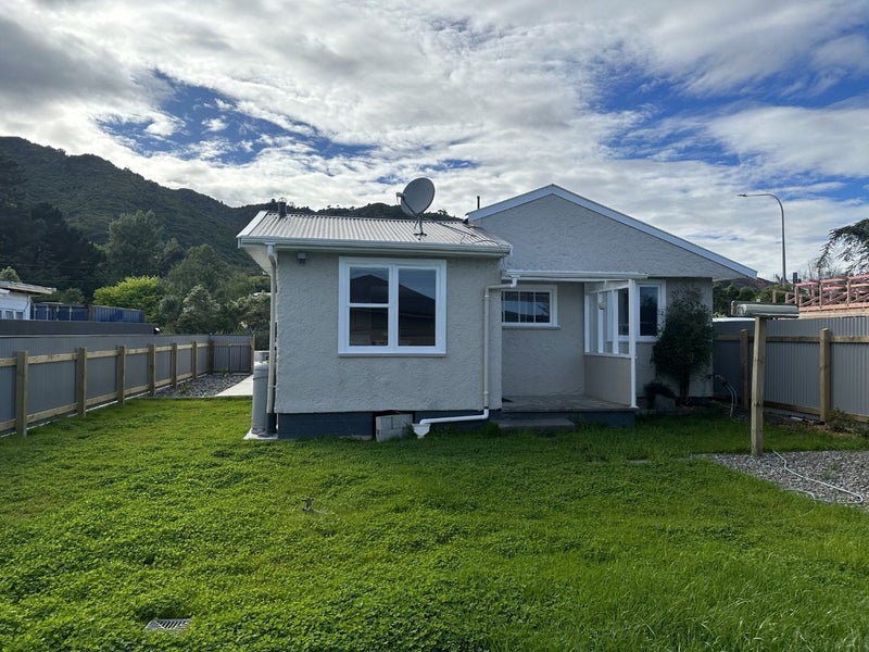 126 Main Road, Waikanae - Carousel 17