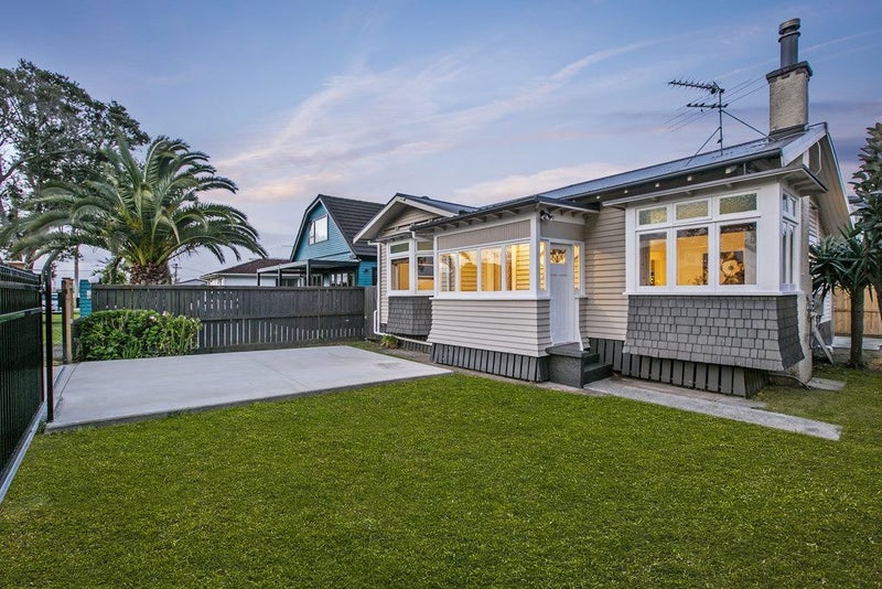 2 Waterview Road, Favona, Auckland - Carousel 1