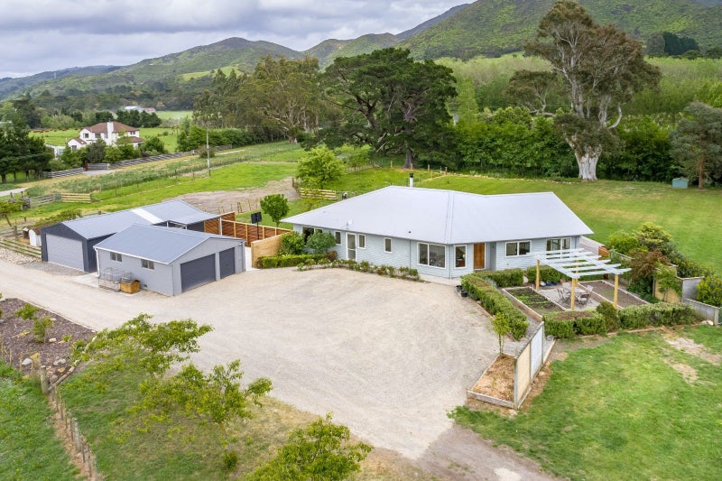17 Algies Road, Featherston - Carousel 2