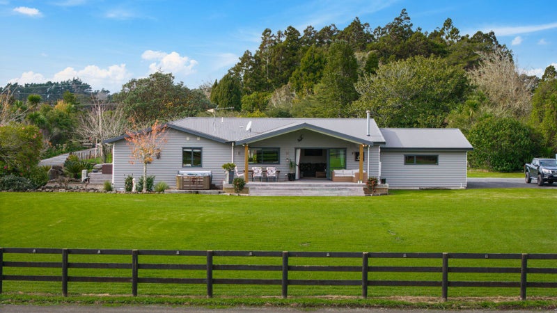 124 Boord Crescent, Kumeu, Kumeu - Carousel 1