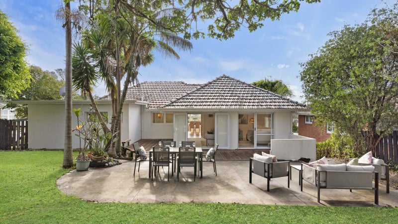 2/4 Corunna Road, Milford, Auckland - Carousel 1