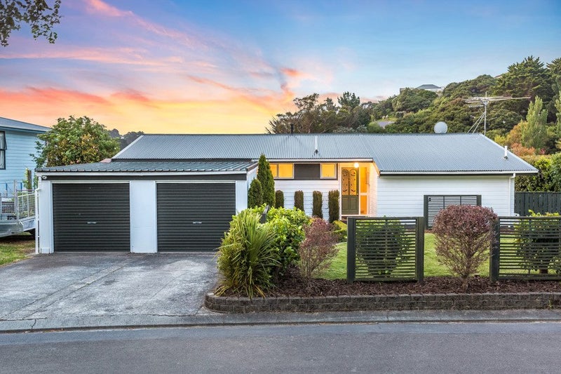47 Hicks Close, Whitby, Porirua - Carousel 1