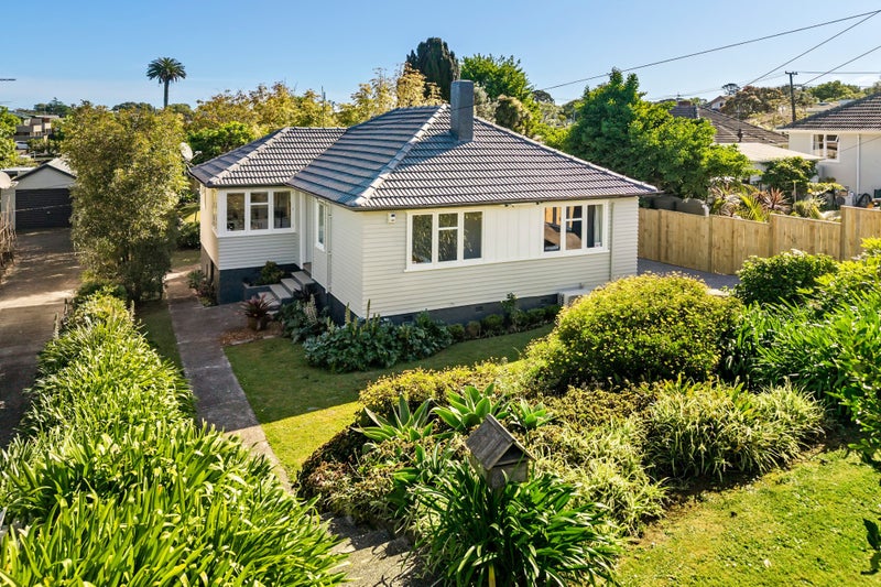 27 Kowhatu Road, One Tree Hill, Auckland - Carousel 2