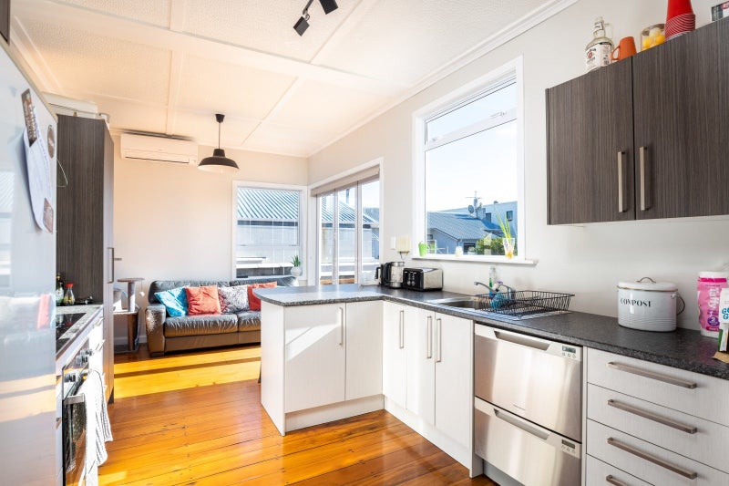 26 Breakwater Road, Moturoa, New Plymouth - Carousel 1