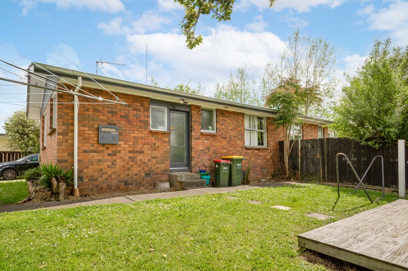 40A Barrie Crescent, Silverdale, Hamilton - Carousel 1