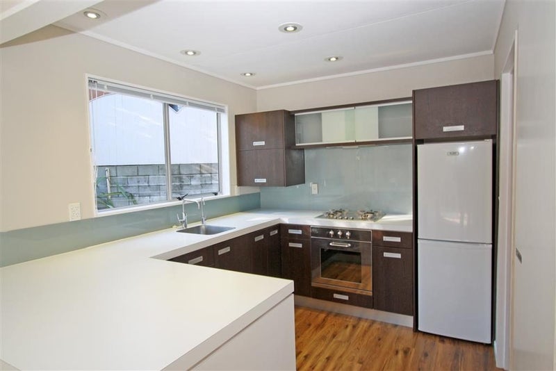 5 Lombardy Place, Whalers Gate, New Plymouth - Carousel 2