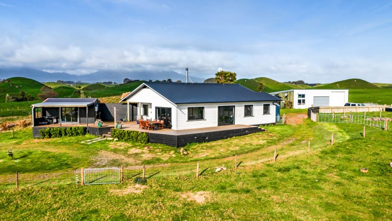 6190 South Road, Rahotu, Opunake - Carousel 2