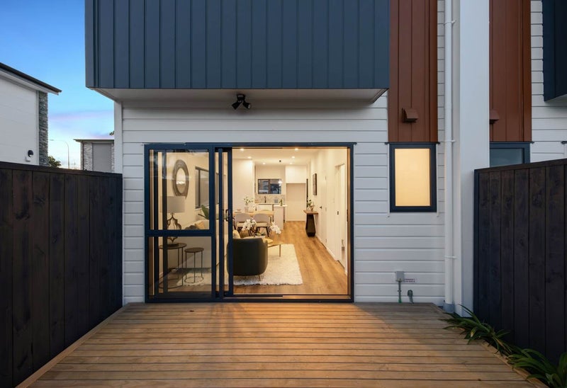 2/81 Vodanovich Road, Te Atatu South, Auckland - Carousel 17