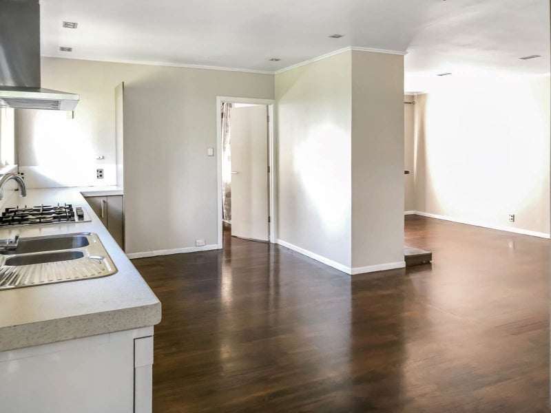 91 Cobham Crescent, Kelston, Auckland - Carousel 2