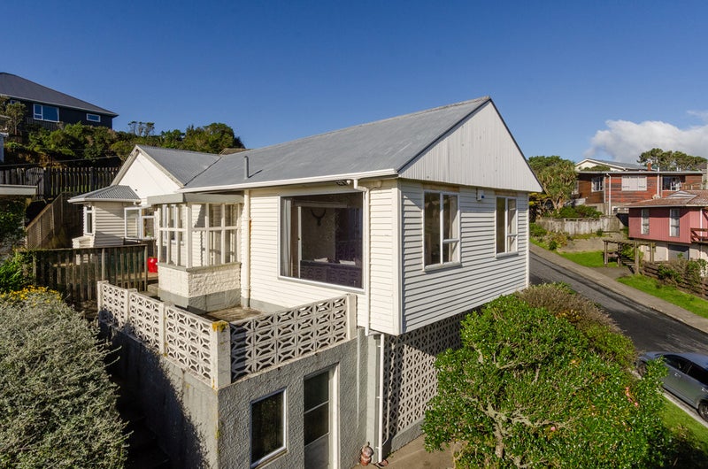 116 Glanmire Road, Newlands, Wellington - Carousel 1