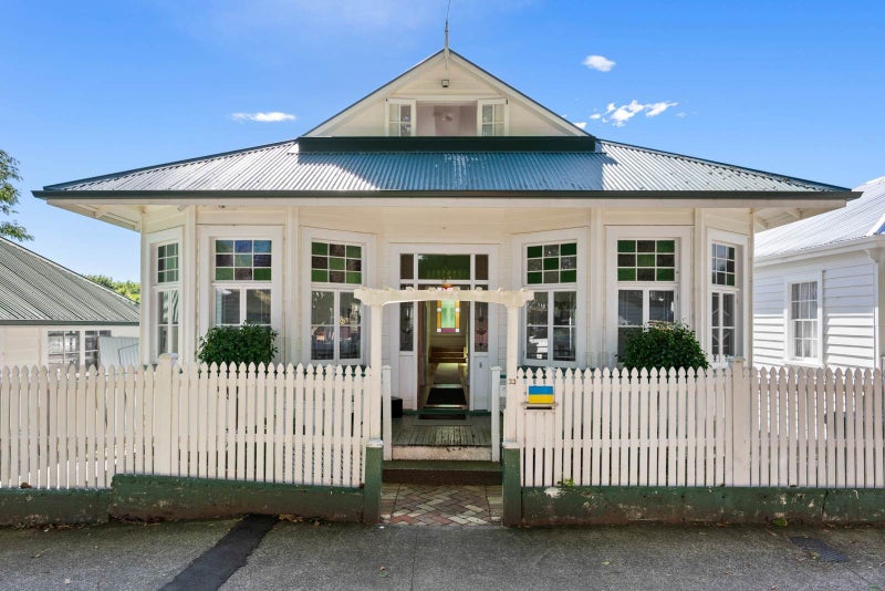33 Castle Street, Grey Lynn, Auckland - Carousel 1
