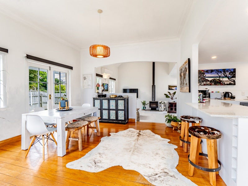 38 Waiwaka Terrace, Strandon, New Plymouth - Carousel 2