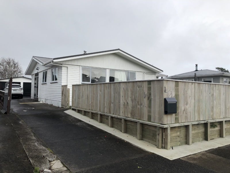 12 Riversdale Drive, Merrilands, New Plymouth - Carousel 2