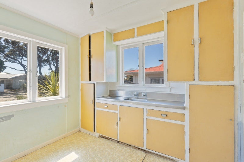 359 Saint Aubyn Street, Moturoa, New Plymouth - Carousel 2