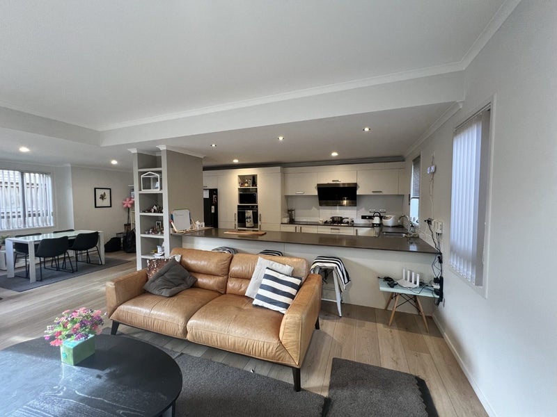 83 Fields Parade, Oteha, Auckland - Carousel 2