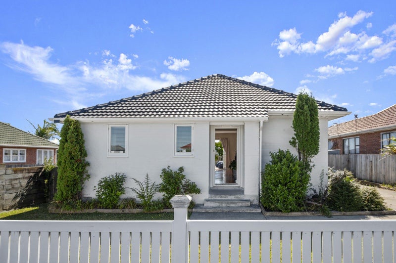 302 Mount Albert Road, Sandringham, Auckland - Carousel 1