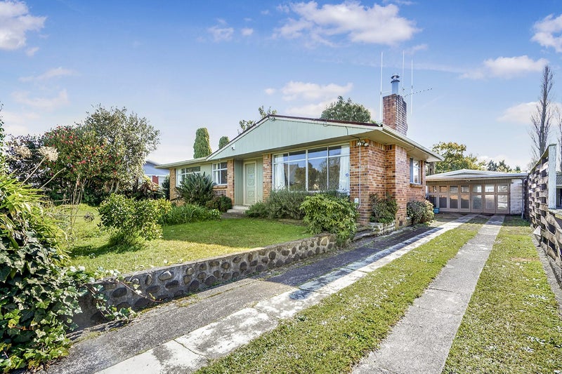 23 Lewis Street, Glenview, Hamilton - Carousel 2