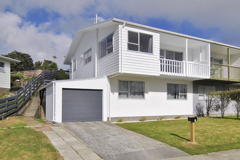30 Colchester Crescent, Newlands, Wellington - Carousel 1