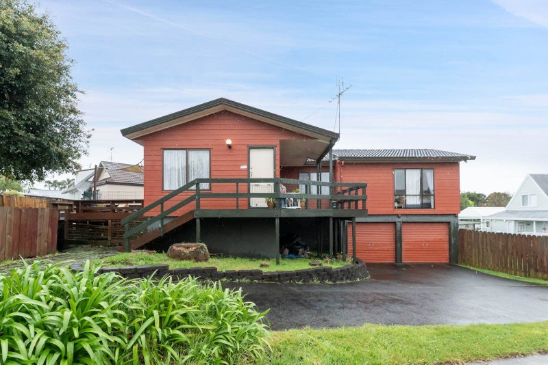 1/15 Seaglen Place, Botany Downs, Auckland - Carousel 1