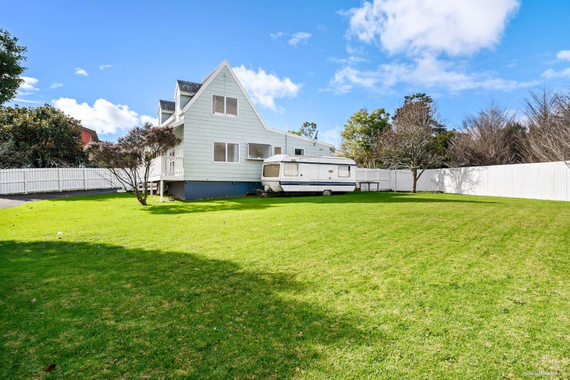 2/15 Seaglen Place, Botany Downs, Auckland - Carousel 1