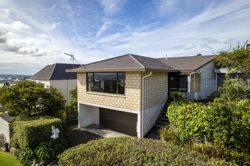 1/81 Cannon Hill Crescent, Mount Pleasant, Christchurch - Carousel 2