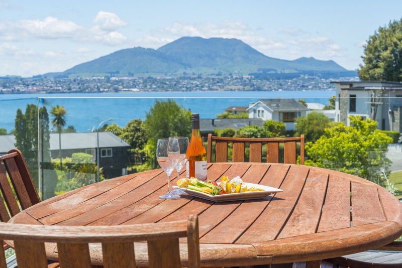 11 Krissell Place, Acacia Bay, Taupo - Carousel 2