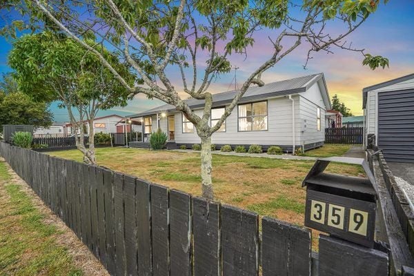 359 Kahikatea Drive, Dinsdale, Hamilton - Carousel 1