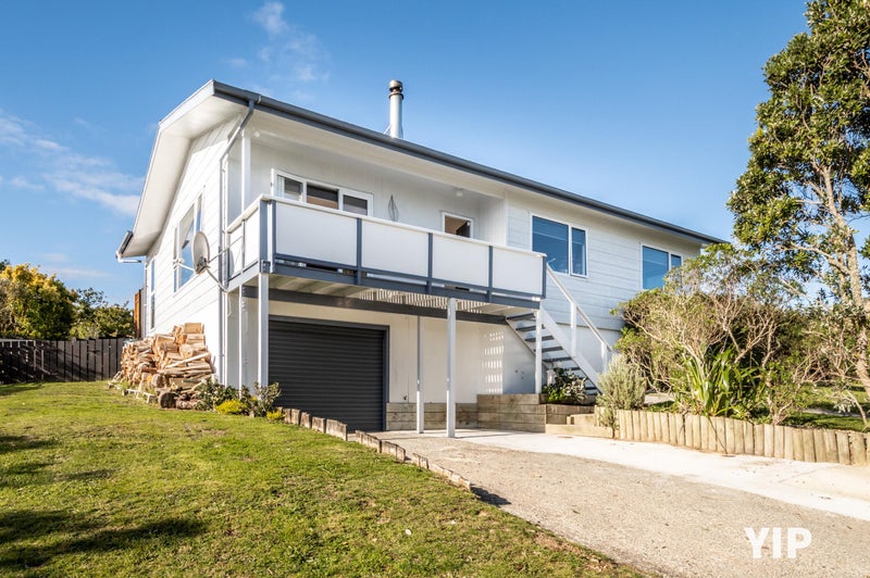 26 Colchester Crescent, Newlands, Wellington - Carousel 2