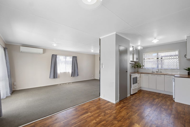 8 Tahurangi Place, Spotswood, New Plymouth - Carousel 2