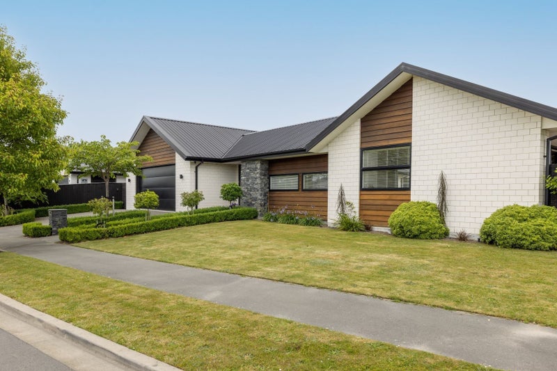 5 Bronco Drive, Aidanfield, Christchurch - Carousel 1