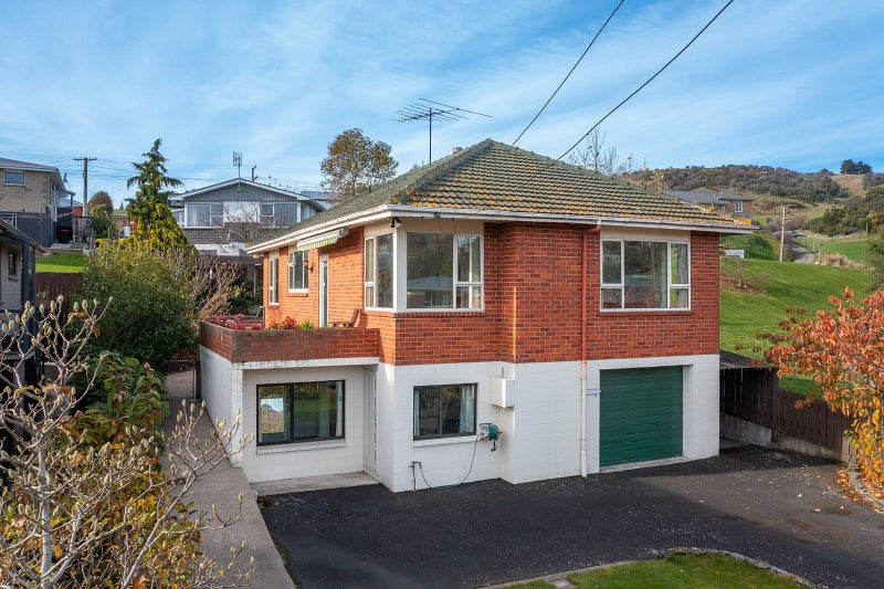 8 Elwyn Crescent, Green Island, Dunedin - Carousel 2