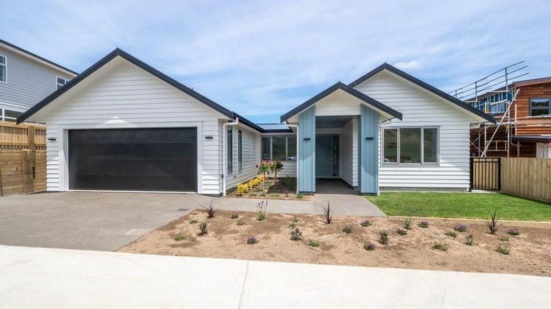 44 Farnworth Terrace, Glenside, Wellington - Carousel 1