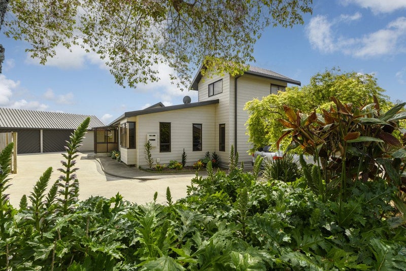 24 Merlot Drive, Pyes Pa, Tauranga - Carousel 2