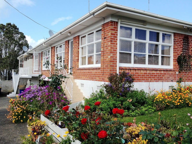 3 Onewa Road, Northcote, Auckland - Carousel 1