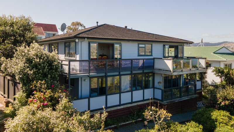 10 Bodmin Terrace, Camborne, Porirua - Carousel 2