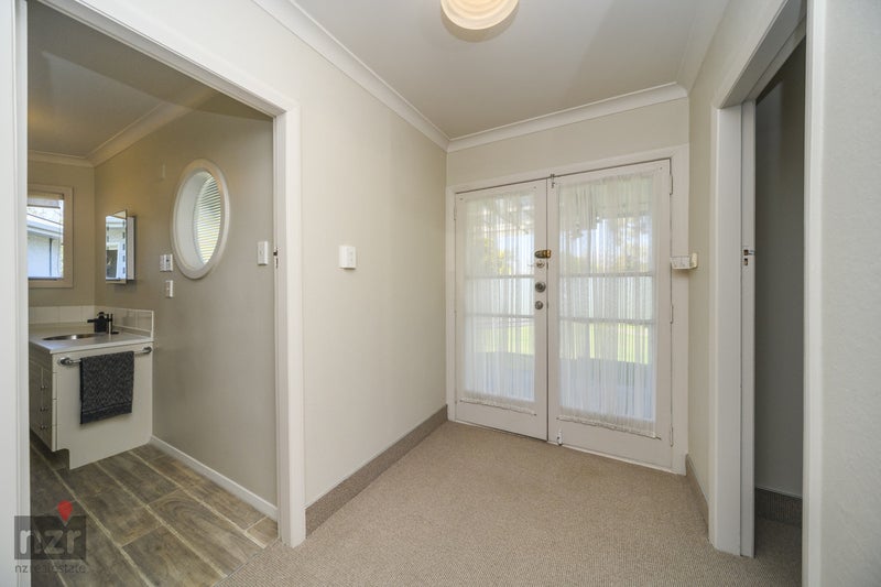 2 Duna Place, Takaro, Palmerston North - Carousel 2