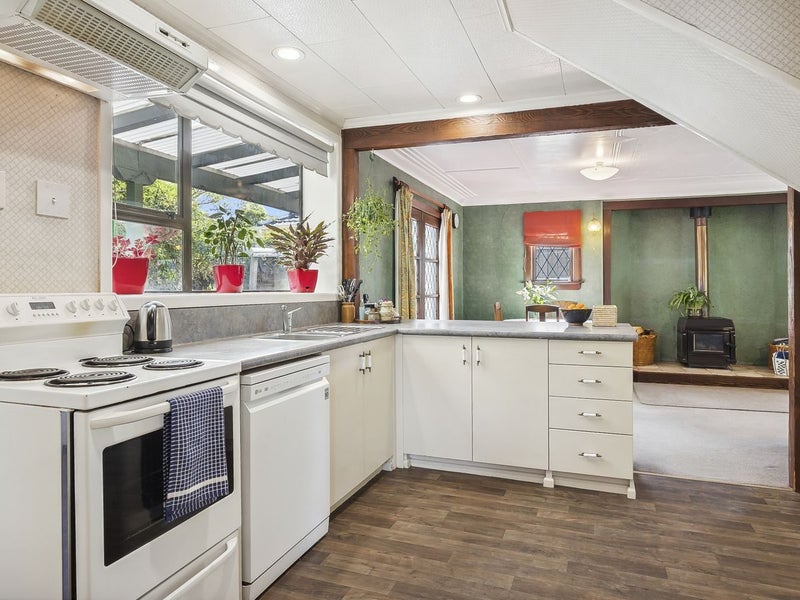 52 Waldron Crescent, Green Island, Dunedin - Carousel 2