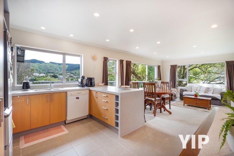 35 Tawa Terrace, Tawa, Wellington - Carousel 2